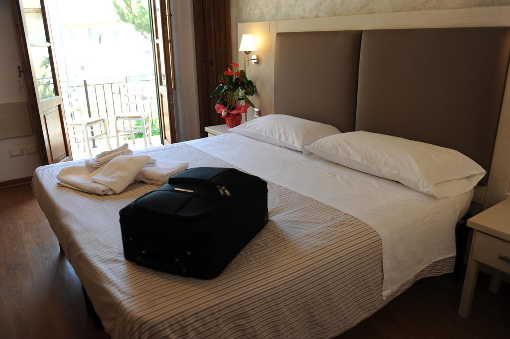 Super Relais Stella Hotel Signa Phòng bức ảnh